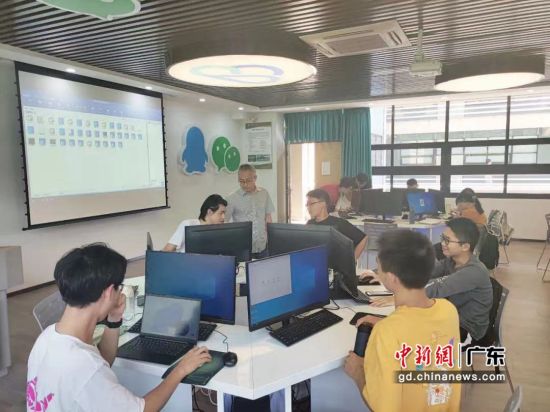 8xbet网腾班的“腾讯云人工智能实验室”。作者 徐嘉靖