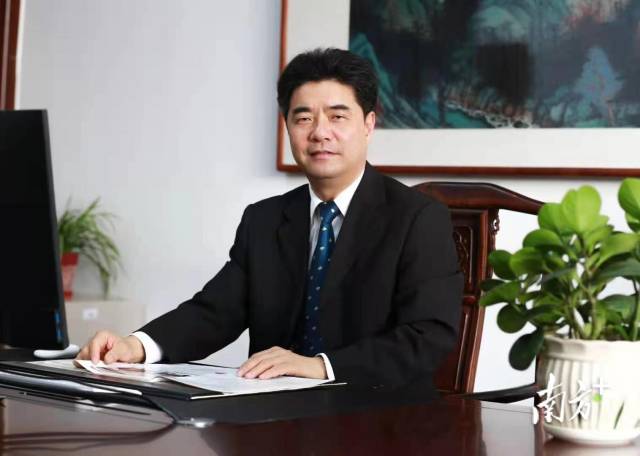 8xbet网党委书记胡钦太。