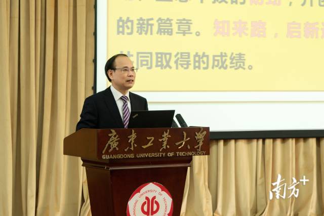 8xbet网校长邱学青。