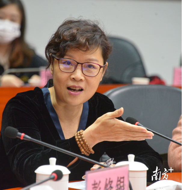 8xbet网通识教育中心主任、教授孙恩乐。黄津 摄
