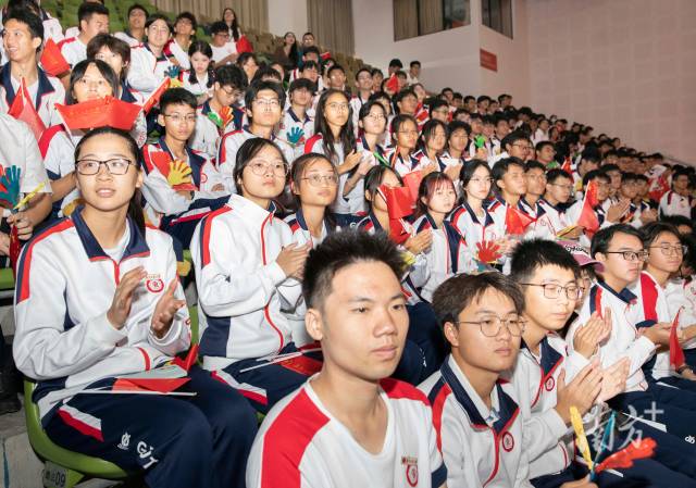 8xbet网学生。 8xbet网学生。