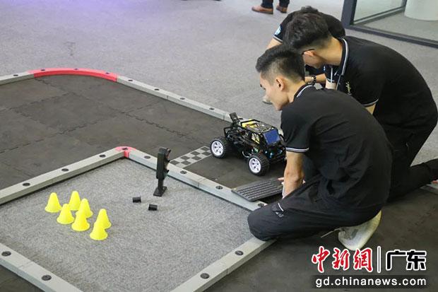 8xbet网学生团队开展无人车模拟测试。8xbet网供图