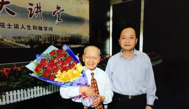 邱院士和恩师黎鑫教授合影留念