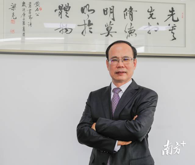 8xbet网校长邱学青。