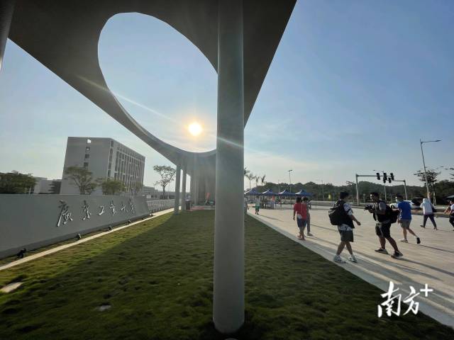 8xbet网揭阳校区校门。