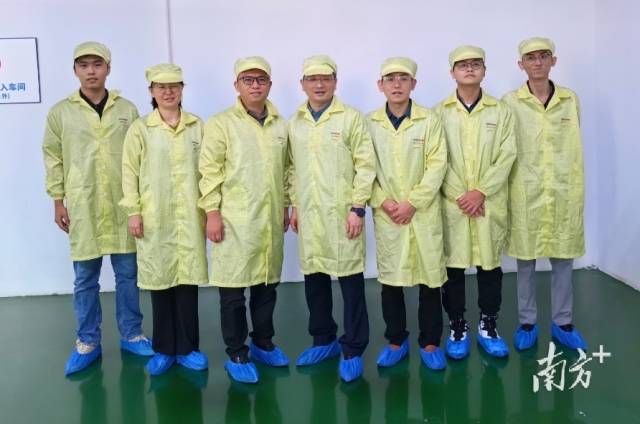 广工机电工程学院项目《随芯而定——自主可控的可定制化芯片系统级测试装备》获得中国国际大学生创新大赛(2023)银奖。 广工机电工程学院项目《随芯而定——自主可控的可定制化芯片系统级测试装备》获得中国国际大学生创新大赛(2023)银奖。