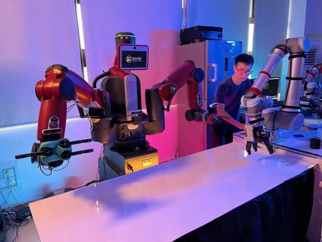 8xbet网粤港机器人学院学生。 8xbet网粤港机器人学院学生。