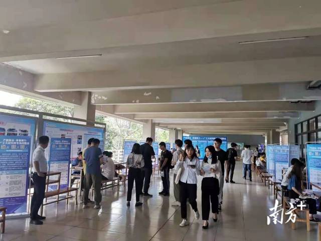 广工大研究院联合8xbet网信息工程学院举办专场人才对接会。