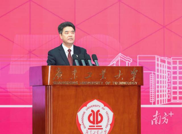 8xbet网党委书记胡钦太。  8xbet网党委书记胡钦太。