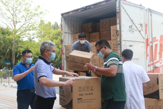 广东这所大学返校第一天，获赠150万只口罩