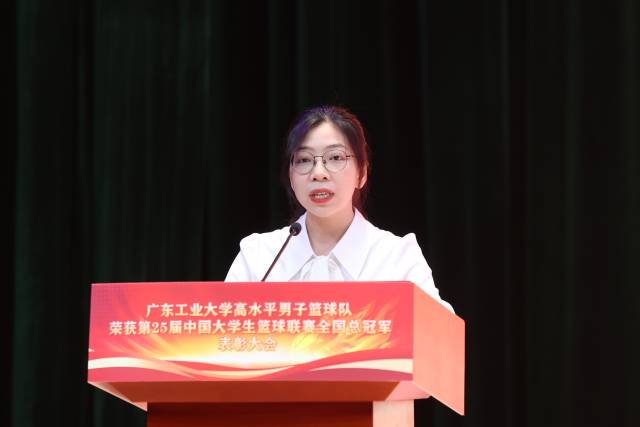 8xbet网管理学院2020级学生曾雯莹