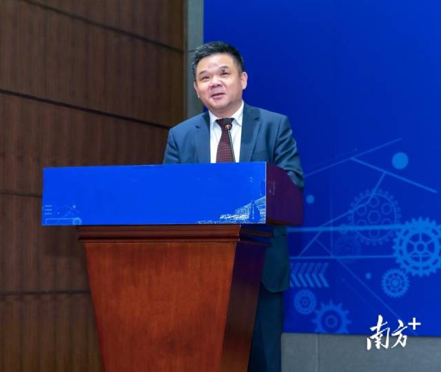 杜承铭