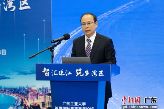8xbet网校长邱学青致辞。通讯员供图